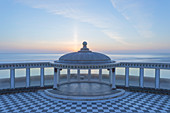 The Spa Musikpavillon und Blick auf das Meer bei Sonnenaufgang, South Bay, Scarborough, North Yorkshire, Yorkshire, England, Vereinigtes Königreich, Europa
