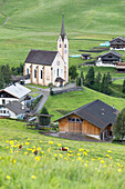 Die Pfarrkirche von Kartisch im Gailtal, Bezirk Lienz, Tirol, Österreich