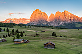 Seiser Alm, Dolomiten, Südtirol, Italien, Sonnenuntergang auf der Seiser Alm