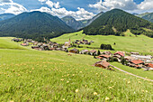 Das Dorf Kartisch im Gailtal, Lienz, Tirol, Österreich