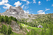 Blick vom Cinque Torri Bereich Lift in den Dolomiten, Italien