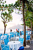 Das Restaurant Temporada an der Promenade von Arpoador Beach, Rio De Janeiro, Brasilien