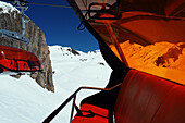 Sessellift im Skigebiet von Samnaun, Schweiz, Skiarea von Ischgl, Winter in Tirol, Österreich