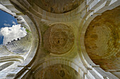 Frankreich, Dordogne, zerstörte Decke der Abtei von Boschaud