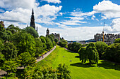 Blick über Princes Street Gardens, Edinburgh, Schottland, Vereinigtes Königreich, Europa