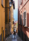 Narrow street in Bellagio, Lombardy, Italy, Europe