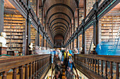 Lange Interieur, alte Bibliothek, Trinity College, Dublin, Irland, Europa