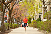 Frau, die in Boston, Massachusetts, USA läuft