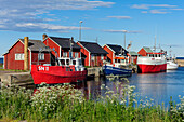 Kleine Fischerboote im Fischerdorf Oessby, nähe Visby, Gotland, Schweden