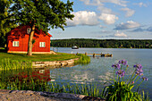 Schwedenhaus bei Schloss Gripsholm am See Mälaren im schwedischen Mariefred in der Gemeinde Strängnäs