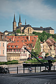 Blick über Regnitz hin zur Michaelskirche am Michelsberg, Bamberg, Region Franken, Bayern, Deutschland, UNESCO Welterbe