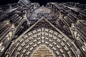 UNESCO Welterbe Kölner Dom, Westfassade bei Nacht, Köln, Nordrhein-Westfalen, Deutschland