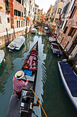 gondola, gondolier, Venezia, Venice, UNESCO World Heritage Site, Veneto, Italy, Europe