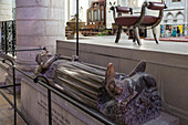 recumbent statue on the tomb holding the heart of king richard i of england called richard the lionhearted (1157-1199), notre-dame cathedral of rouen (76), france