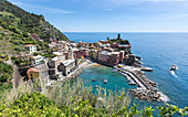 A scenic lookout over the harbour and old town of Vernazza, Cinque Terre, UNESCO World Heritage Site, Liguria, Italy, Europe