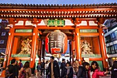 Japan, Honshu, Tokyo, Asakusa, Sensoji Temple aka Asakusa Kannon Temple, Kaminarimon Gate