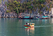 Vietnam, Ha Long Bay, floating fisher's village (UNESCO World Heritage)