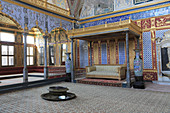 Imperial Hall, Throne Room, The Harem, Topkapi Palace, UNESCO World Heritage Site, Istanbul, Turkey, Europe