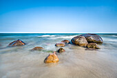 Findling bei Lobbe nach Göhren, Rügen, Mecklenburg-Vorpommern, Deutschland