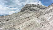 Bergpanorama, Allgäu, Felslandschaft, Felswand, Gipfel, Wanderer, Steinböcke, Kemptner Hütte, Fernwanderweg, Berglandschaft, Gipfel, Wanderurlaub, Natur, Hüttentour, Sternenhimmel, Gipfel, Mondschein, Wanderwege, Oberallgäu, Alpen, Bayern, Oberstdorf, Deu