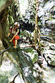Höhle am Ende einer Wanderung durch den Nationalpark Topes de Colantes, wandern,  Touristen und Einheimische, beliebter Tagesausflug von Trinidad, Naturverbundenheit, Einsamkeit, Familienreise nach Kuba, Auszeit, Elternzeit, Urlaub, Abenteuer, bei Trinida