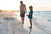 mother with son learning to read on Cayo Coco beach, sandy dream beach, turquoise blue sea, swimming, Memories Flamenco Beach Resort, hotel, family travel to Cuba, parental leave, holiday, time-out, advanture, MR, Cayo Coco, Jardines del Rey, Provinz Cieg