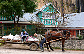 Alter Bauernhof an der Bicaz-Schlucht in den Karpaten bei Bicaz, Rumänien