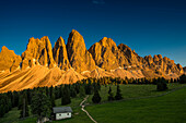 Sonnenuntergang, Glatschalm unterhalb der Geislerspitzen, Villnösstal, Sass Rigais, Dolomiten, Südtirol, Italien