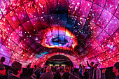 IFA Berlin 2017, Internationale Funkausstellung Berlin , LG OLED Tunnel, Messestand zum Thema Fernsehen von LG,  Messebesucher, 4k screen tunnel