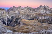 Puez und Geislergruppe bei Morgendämmerung, vom Ciampac, Dolomiten, UNESCO Welterbe Dolomiten, Venetien, Italien