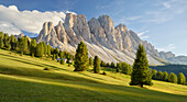 Geisler Gruppe von der Gampenalm, Südtirol, Italien