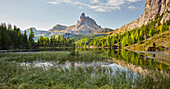 Lago di Federa, Becco di Mezzodì, Croda da Lago, Venetien, Italien