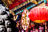 Die üppig geschmückte taoistische Tempelanlage Wong Tai Sin Tempel in Kowloon, Hongkong, China, Asien