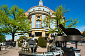 Rathaus und Musikantenbrunnen, Donaueschingen, Schwarzwald, Baden-Württemberg, Deutschland