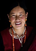 Portrait of a tibetan nomad woman, Qinghai province, Tsekhog, China.
