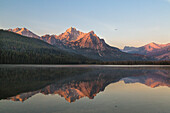 Mcgown Peak and Stanley Lake at sunrise, Sawtooth Wilderness, Sawtooth National Recreation Area, Stanley, Idaho, USA