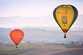 Europe,Italy,Umbria,Perugia district,Gualdo Cattaneo. Hot-air balloons