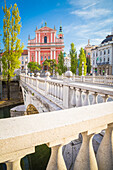 The old town of Ljubljana, with the Ljubljanica river, the Triple Bridge and the iconic Franciscan Annunciation church. Ljubljiana, Osrednjeslovenska, Slovenia.