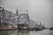 Manikarnika Ghat (Burning Ghat), Varanasi, Uttar Pradesh, India, Asia