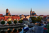 Blick auf Altstadt von Stralsund, Ostseeküste, Mecklenburg-Vorpommern, Deutschland