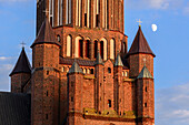 St. Marien Kirche mit Mond , Stralsund, Ostseeküste, Mecklenburg-Vorpommern, Deutschland