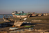 Traditionelle Lenj-Schiffe im Hafen von Goran, Qeshm, Iran, Asien