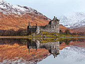 First light over the ruins of Kilchurn Castle on Loch Awe, Argyll and Bute, Highlands, Scotland, United Kingdom, Europe