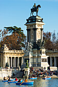 King Alfonso XII memorial, Estanque Lake, Retiro Park, Madrid, Spain, Europe