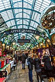 Apple Market at Christmas, Covent Garden, London, England, United Kingdom, Europe