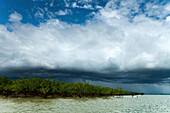 Gewitter über dem Hafen von Darwin während der Regenzeit, Darwin, Northern Territory, Australien