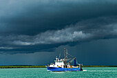Gewitter über dem Hafen von Darwin während der Regenzeit, Darwin, Northern Territory, Australien