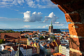 Blick auf Altstadt von der St. Marien Kirche aus, Ostseeküste, Mecklenburg-Vorpommern, Deutschland