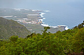 Blick über üppiges Grün Richtung Puertito de los Silos, Teneriffa, Kanaren, Kanarische Inseln, Islas Canarias, Atlantik, Spanien, Europa