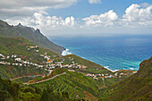 Blick über das Anaga Gebirge auf Taganana und das Meer, Teneriffa, Kanaren, Kanarische Inseln, Islas Canarias, Atlantik, Spanien, Europa